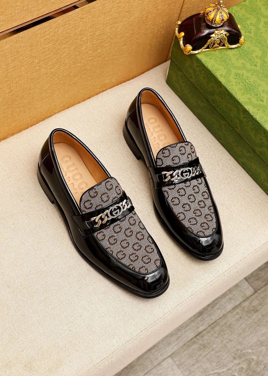 Men's shoes 💰460 💐 Product trademark: GUCCI "Gucci" casual leather shoes Regular size: 38-44 (45.46.47🉑️customized) Product materials: Selected imported first-layer calfskin upper + classic hardware buckle, imported cowhide leather lining. Strong three-dimensional visual effect, combined outsole Color: 1⃣️color optional